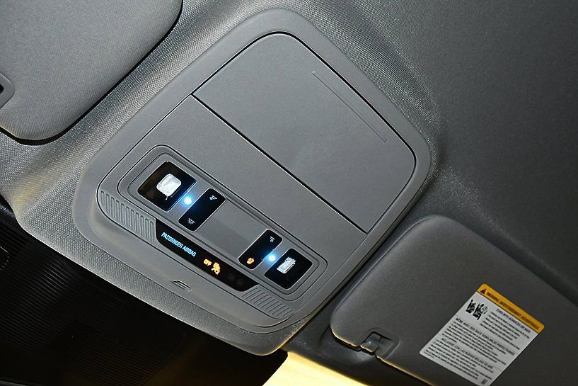 Used 2023 Ford Explorer XLT w/ Equipment Group 202A image 28