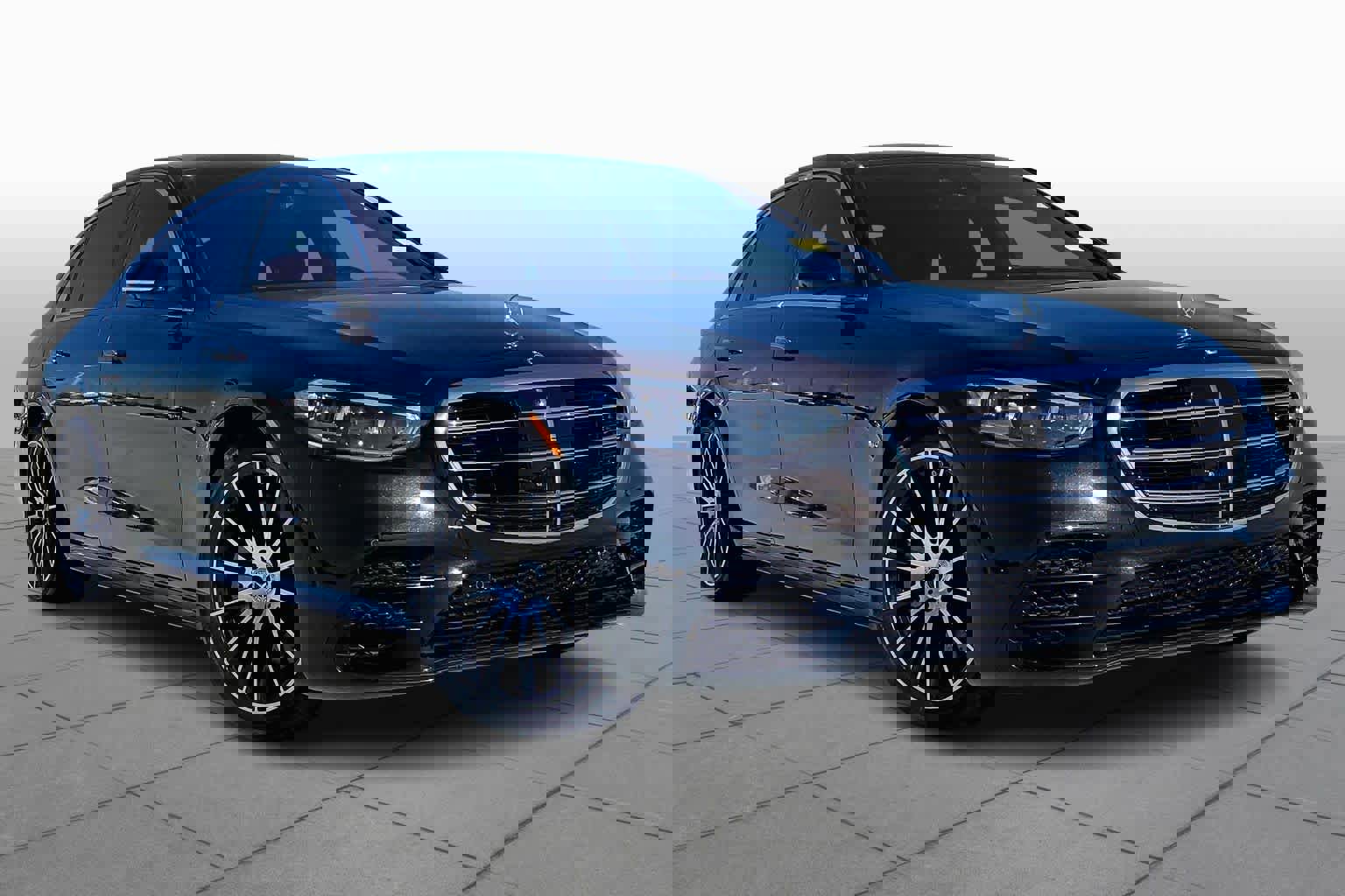 Used 2022 Mercedes-Benz S 580 4MATIC Sedan image 2