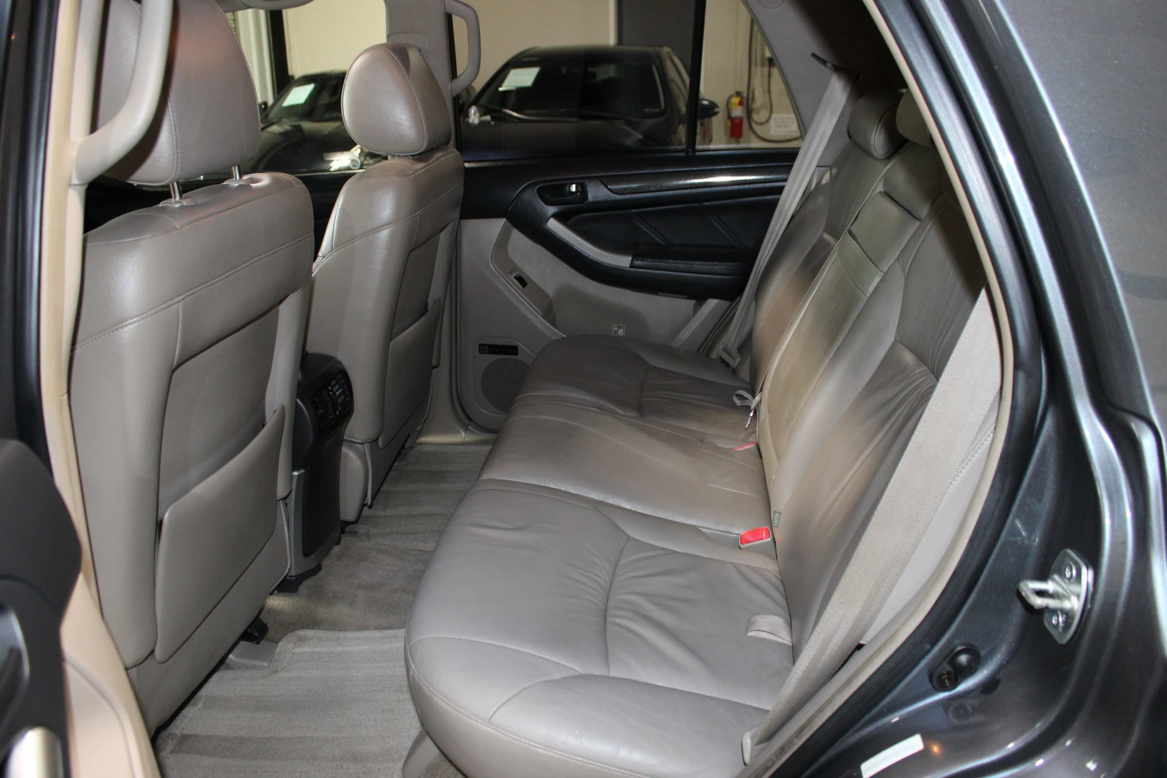 Used 2004 Toyota 4Runner Limited w/ Preferred Accessory Pkg RWD image 22