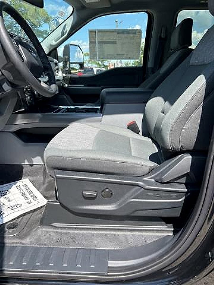 New 2025 Ford F250 XLT w/ Black Appearance Package AWD/4WD image 12