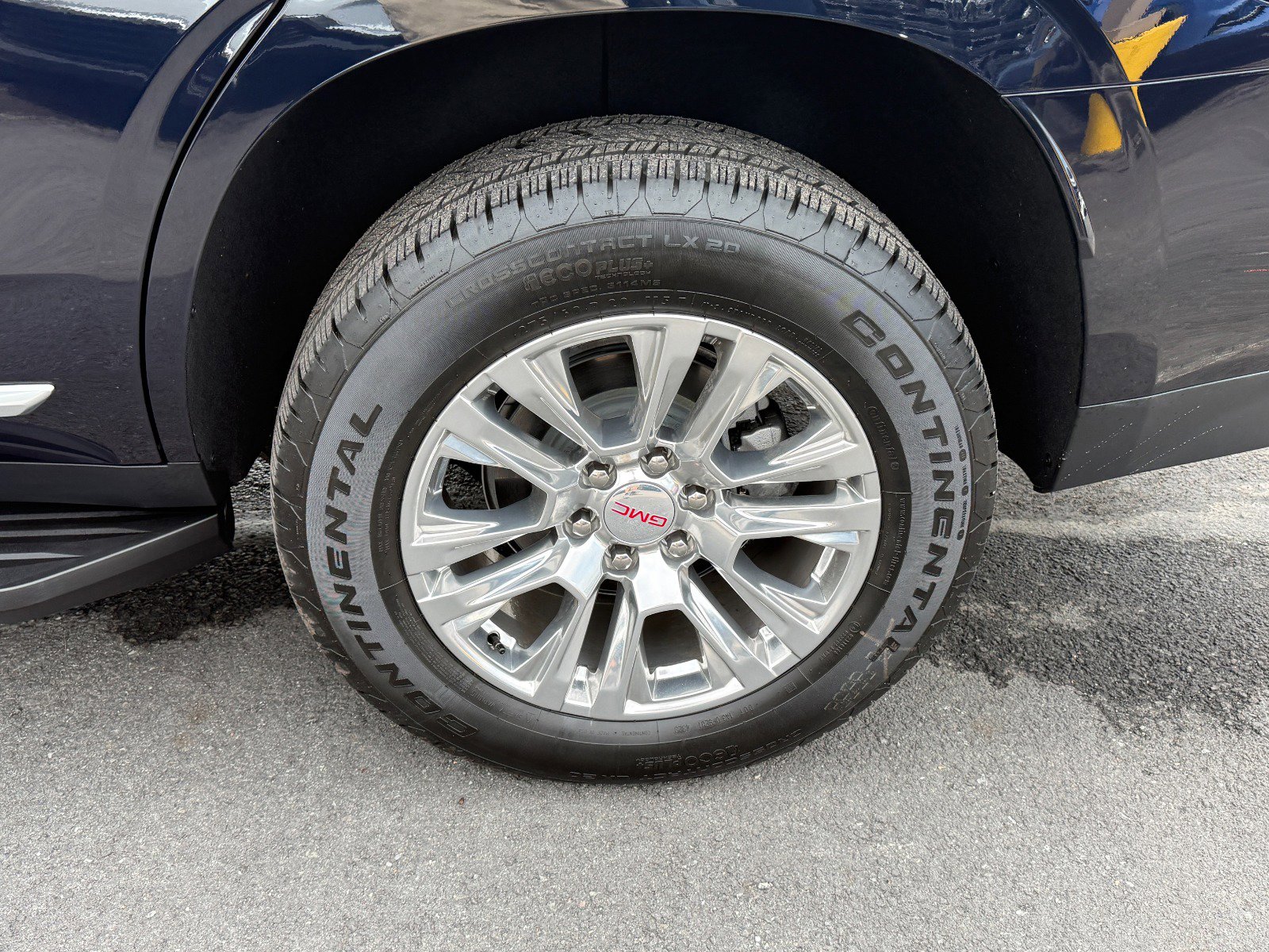 Used 2024 GMC Yukon Denali AWD/4WD image 10
