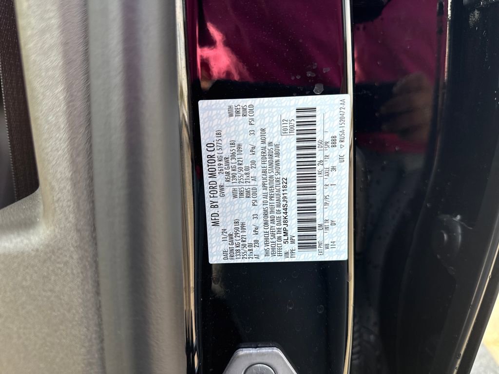 Used 2025 Lincoln Nautilus Reserve image 28