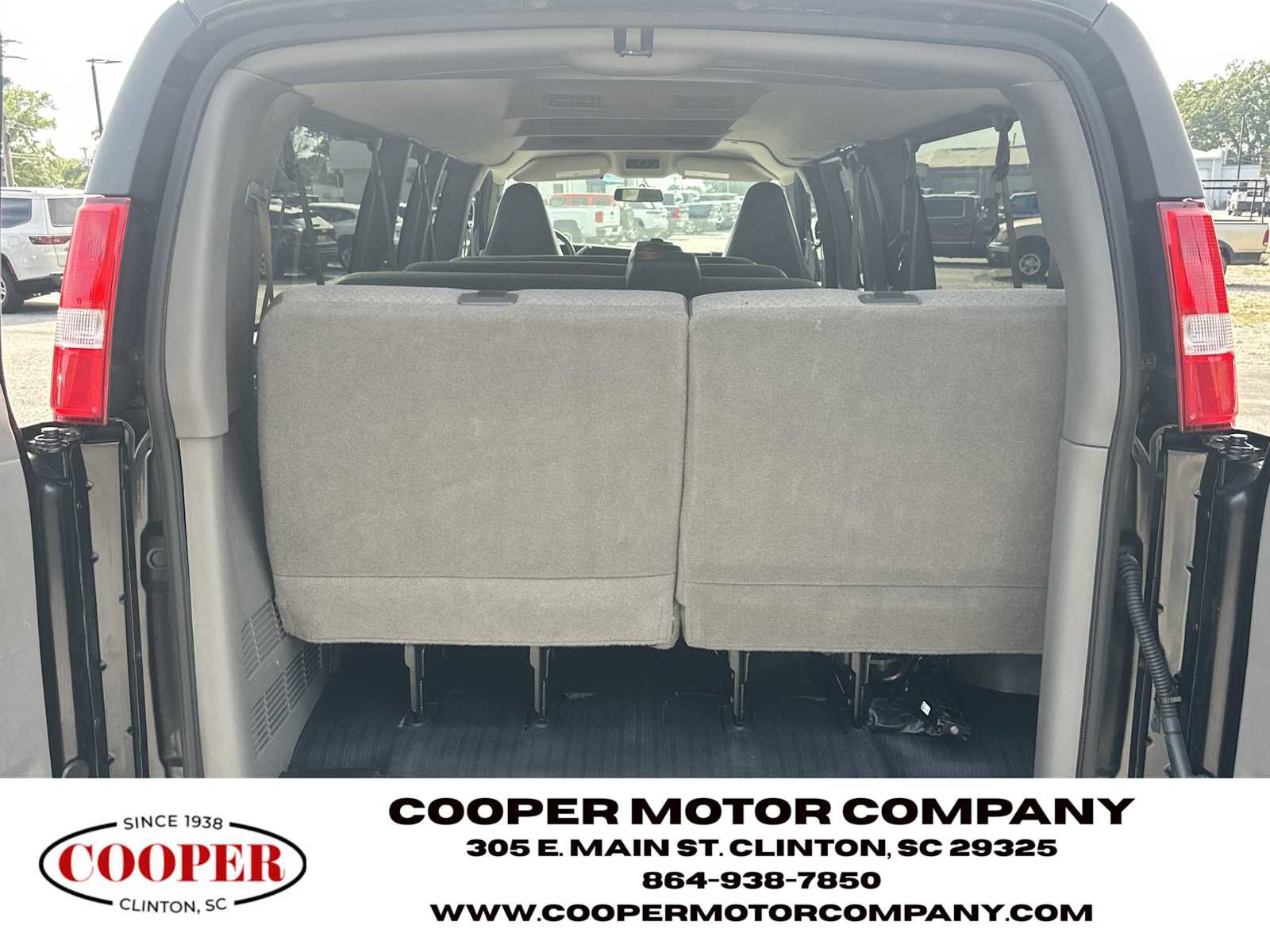 Used 2025 Chevrolet Express 3500 LS RWD image 19