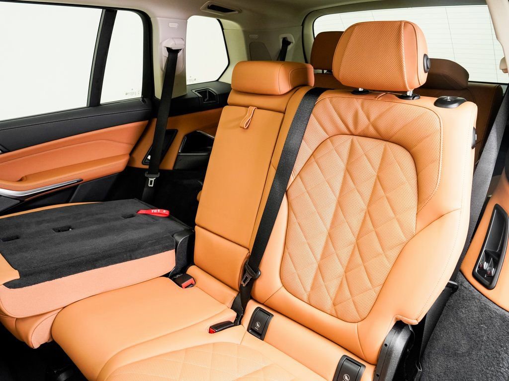 Used 2026 BMW X7 xDrive40i image 25