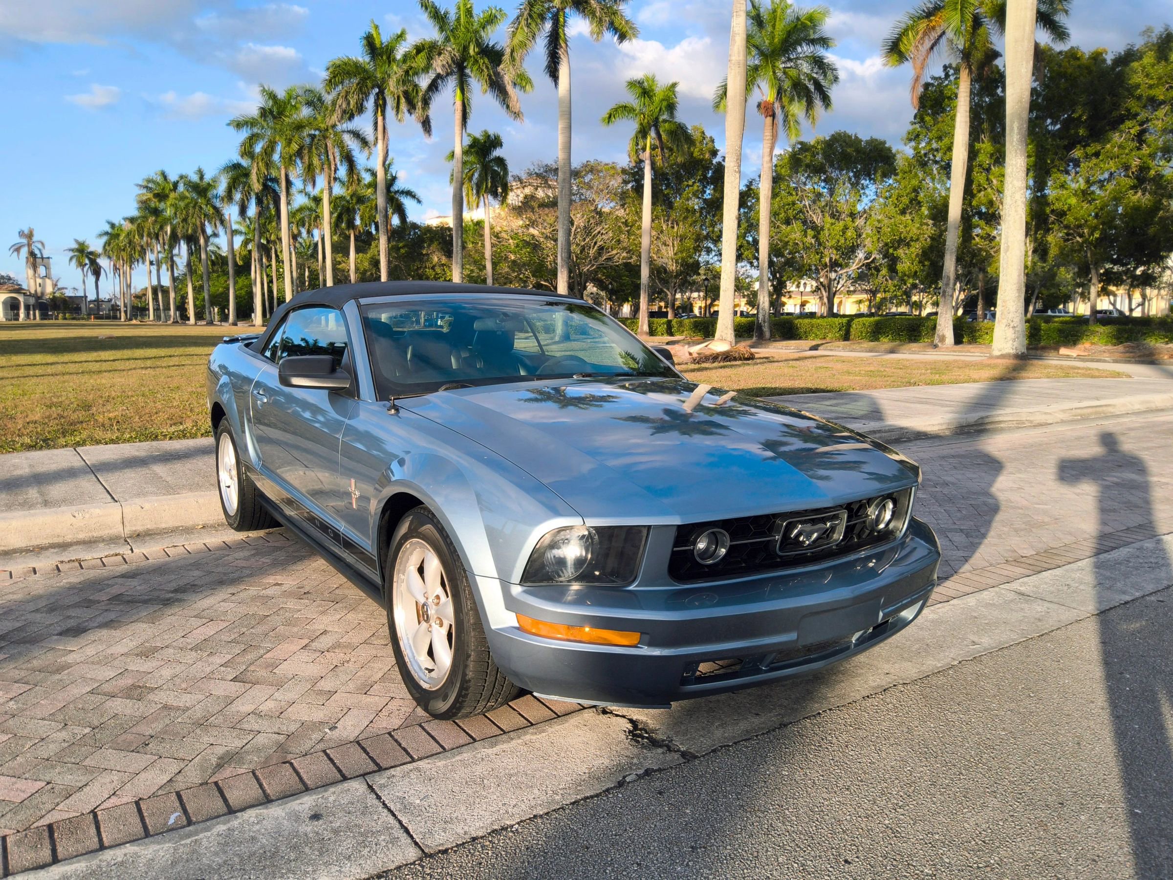 Used 2007 Ford Mustang Deluxe Convertible image 32