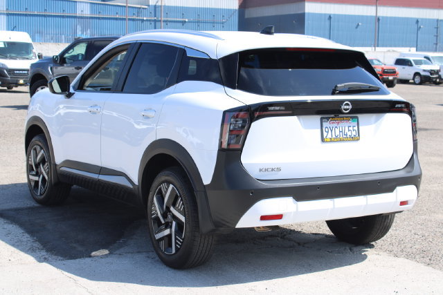 Used 2026 Nissan Kicks SV w/ SV Premium Package FWD image 3
