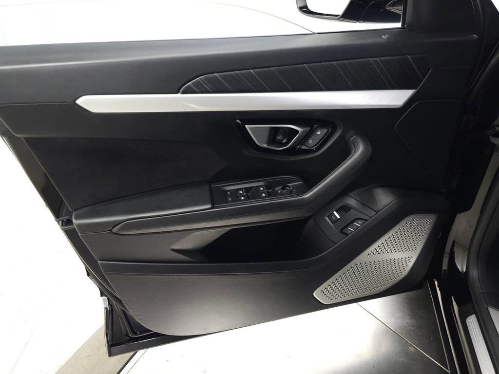 Used 2019 Lamborghini Urus AWD/4WD image 15