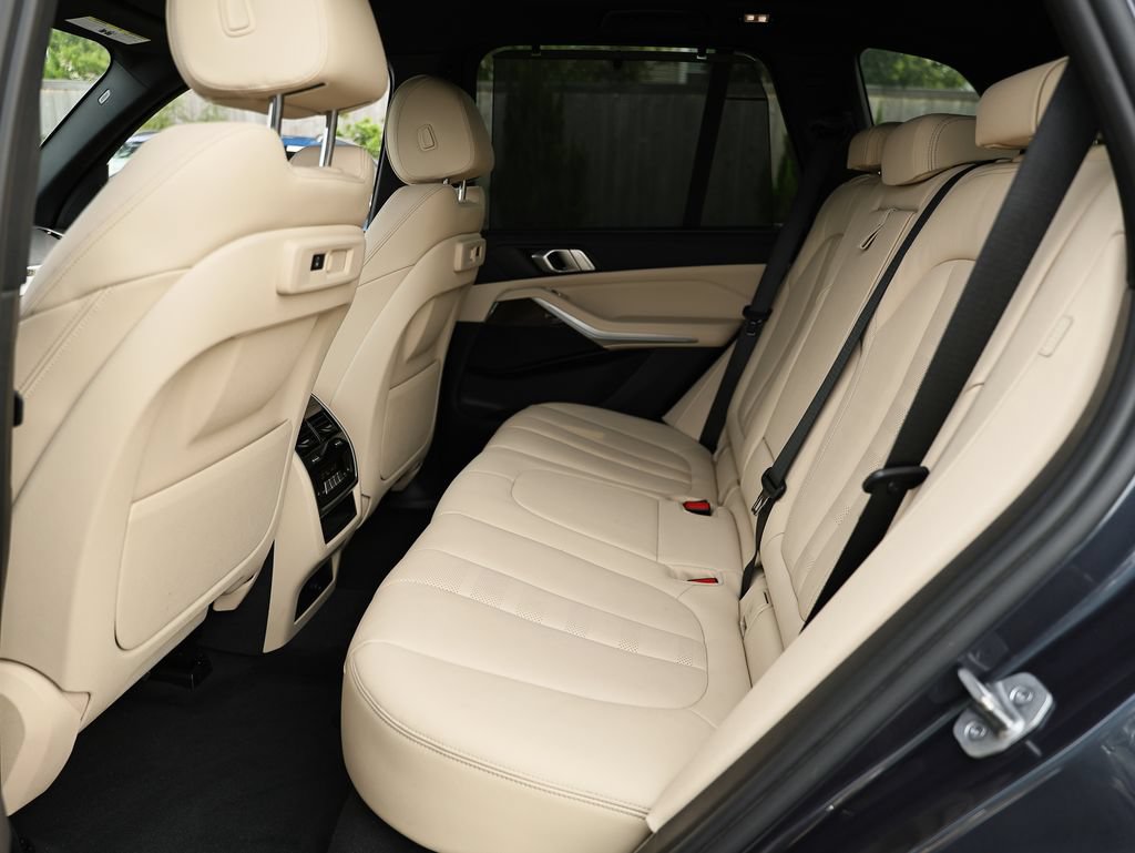 Used 2022 BMW X5 xDrive40i w/ M Sport Package AWD/4WD image 26