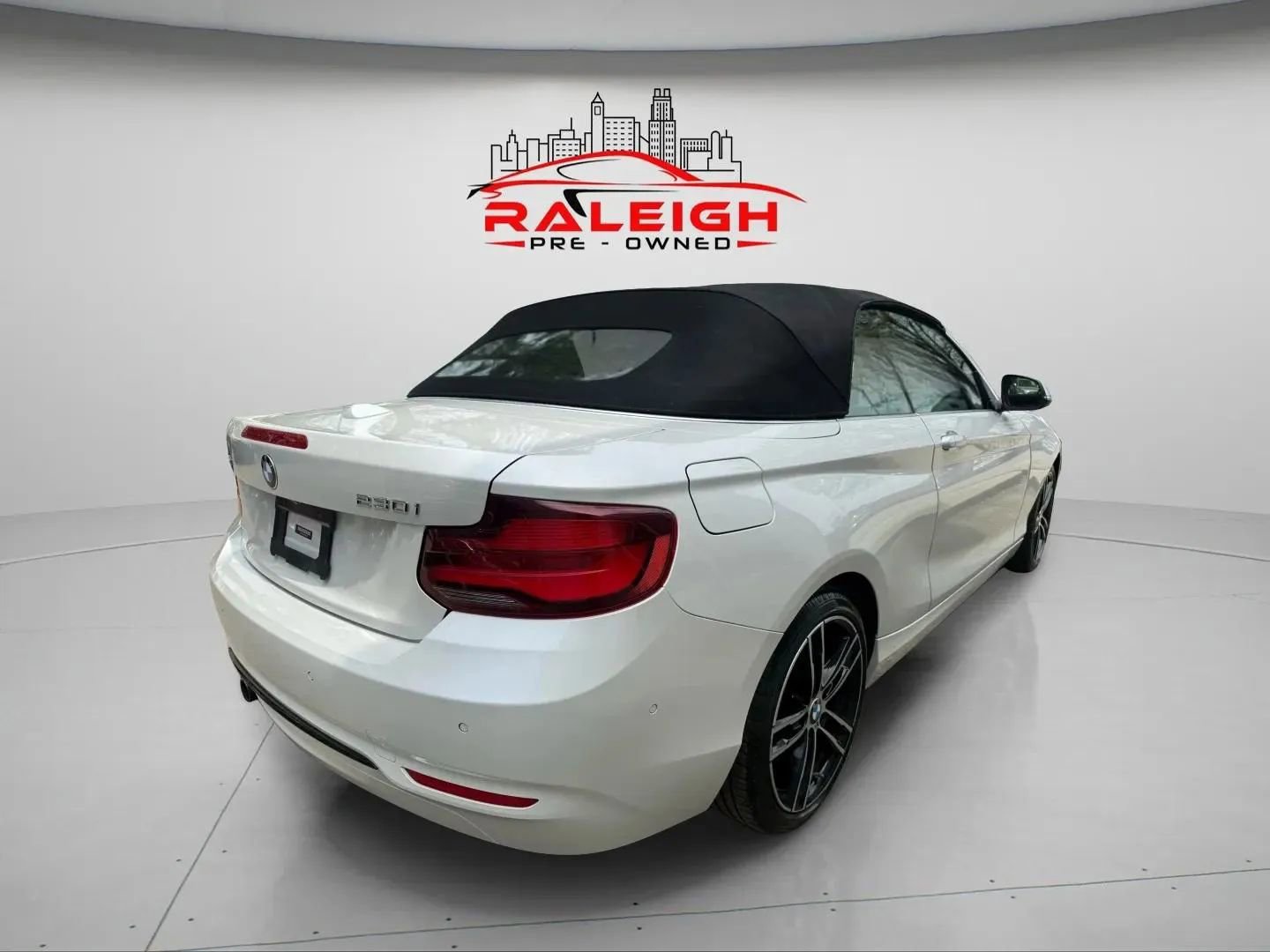Used 2020 BMW 230i xDrive Convertible w/ Premium Package image 4