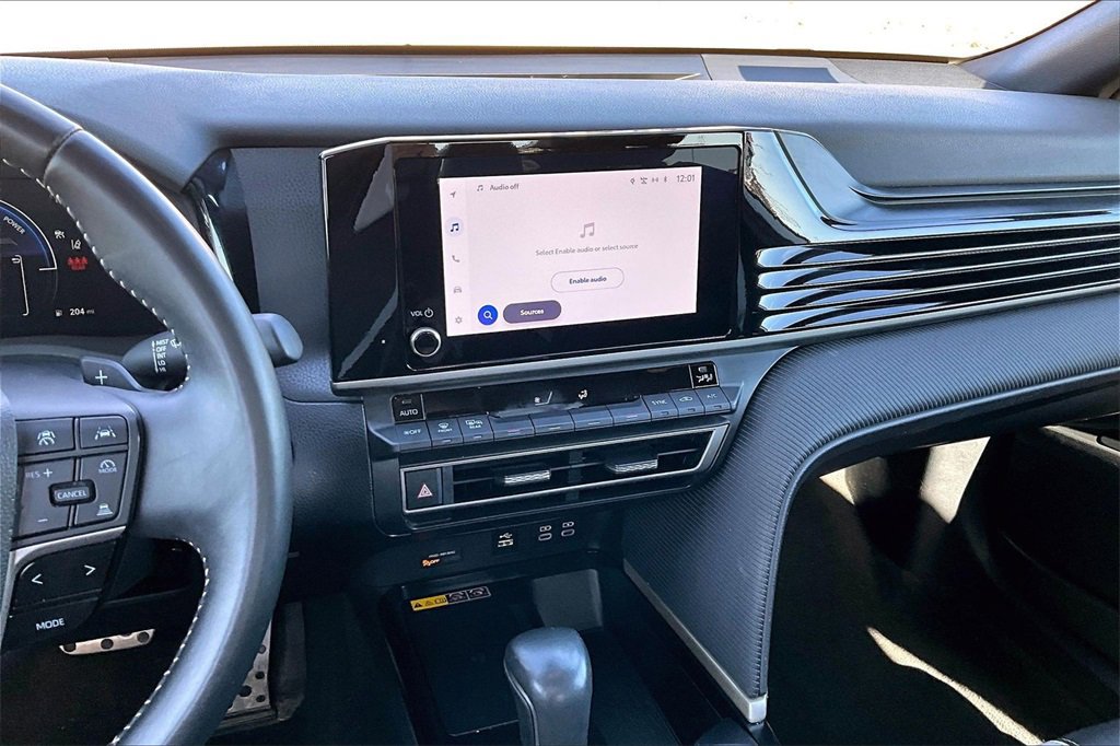 Used 2025 Toyota Camry SE image 6