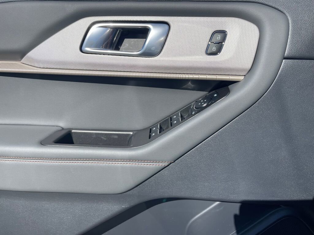 New 2026 Ford Explorer Active image 7