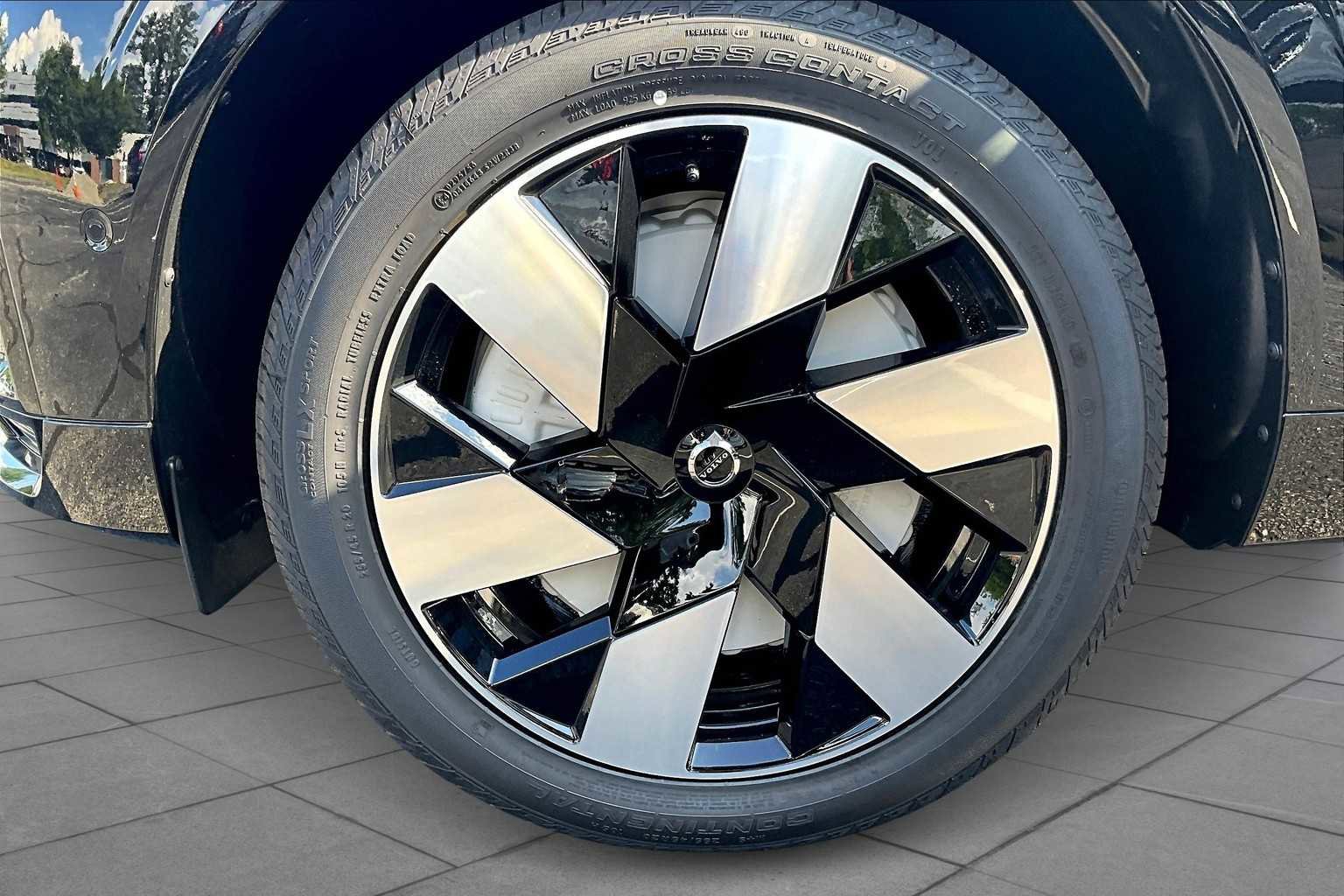 New 2025 Volvo XC60 T8 Plus w/ Protection Package Premier image 15