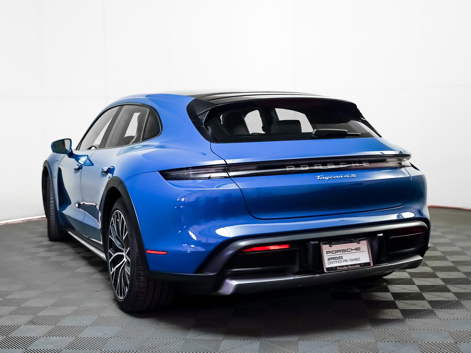 Used 2024 Porsche Taycan 4S w/ Premium Package image 3