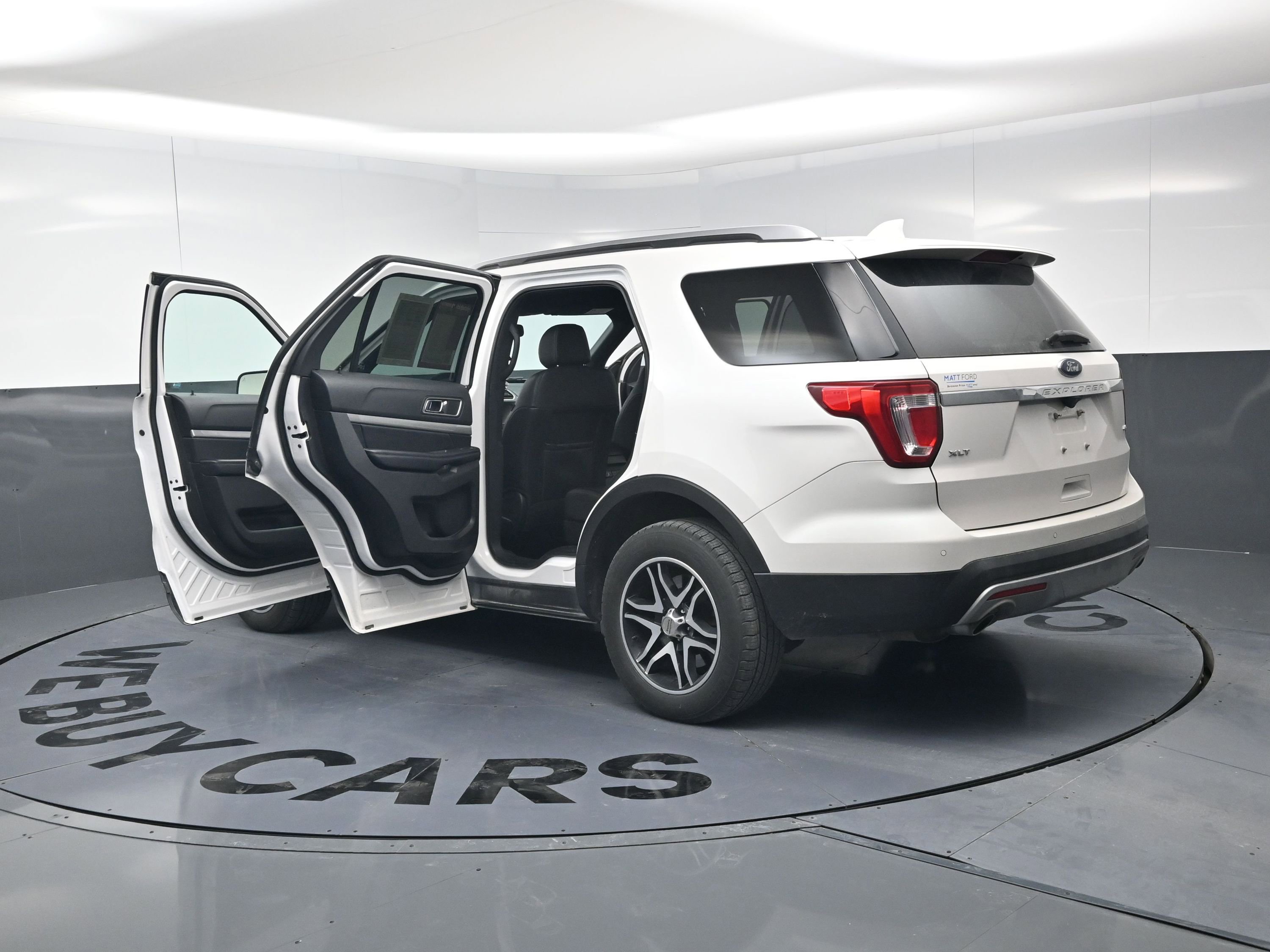 Used 2017 Ford Explorer XLT w/ Equipment Group 202A image 19