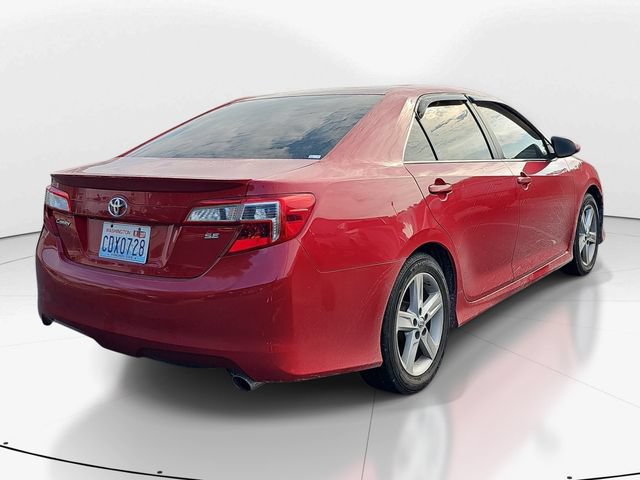 Used 2014 Toyota Camry SE w/ Moonroof Package FWD video 3