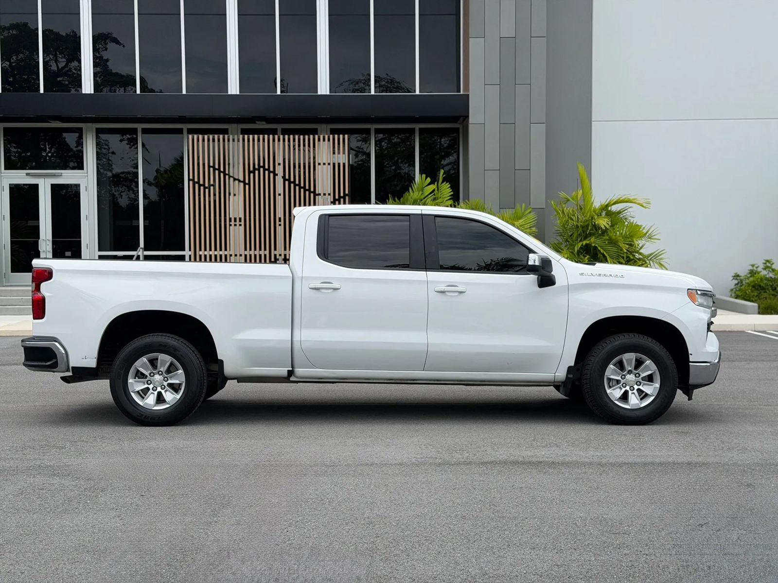 Used 2023 Chevrolet Silverado 1500 LT w/ Protection Package AWD/4WD image 3