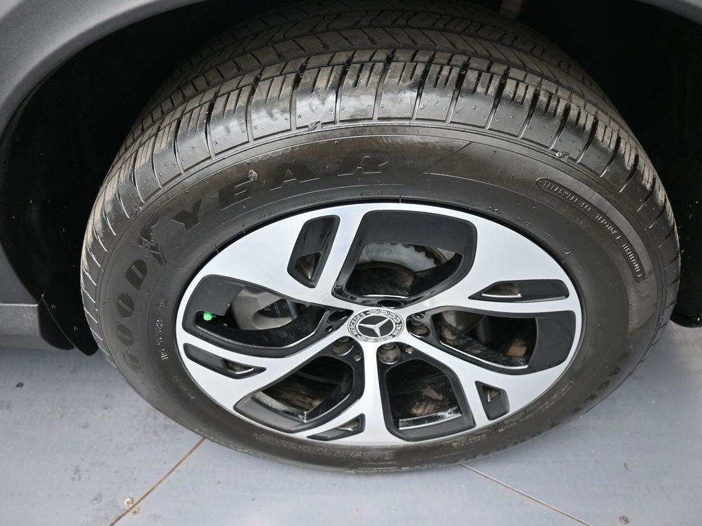 Used 2025 Mercedes-Benz GLC 350e 4MATIC image 15