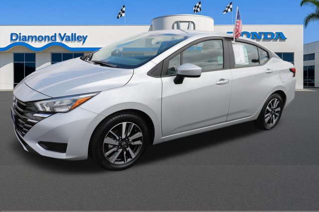Used 2025 Nissan Versa SV FWD image 3