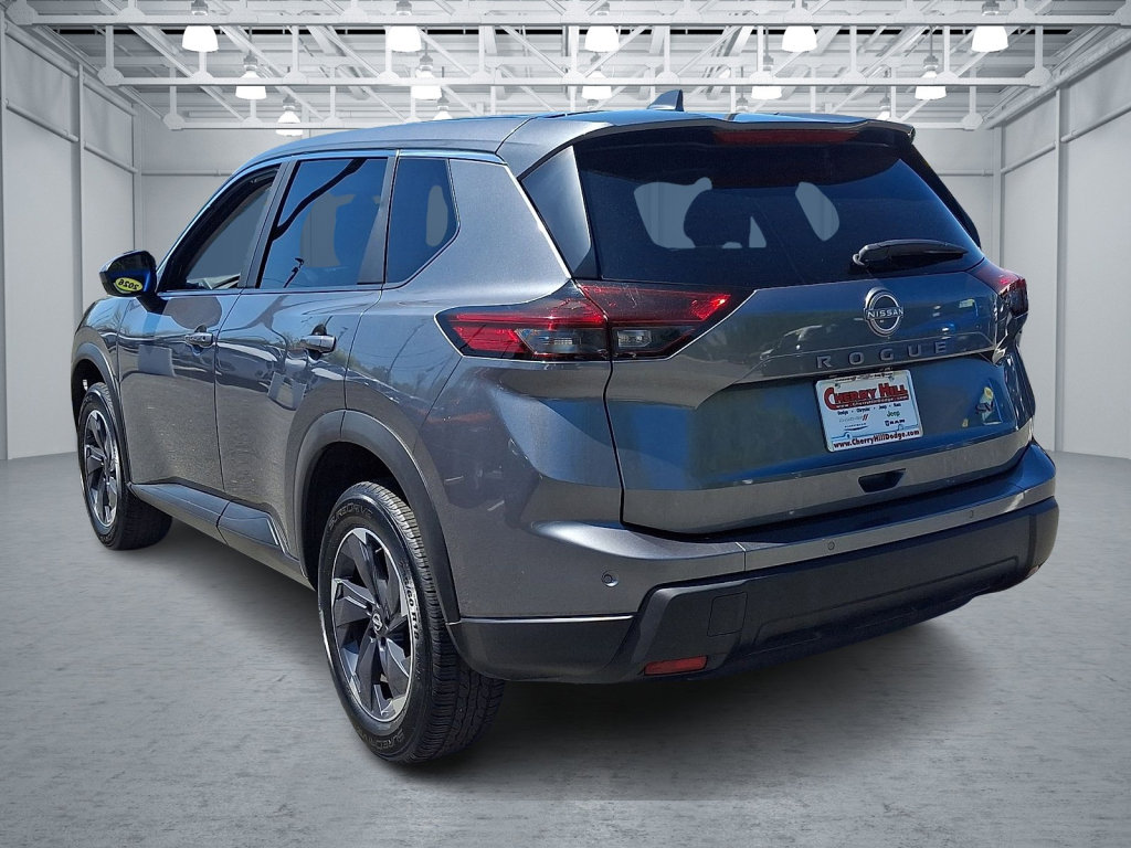 Used 2024 Nissan Rogue SV FWD image 3