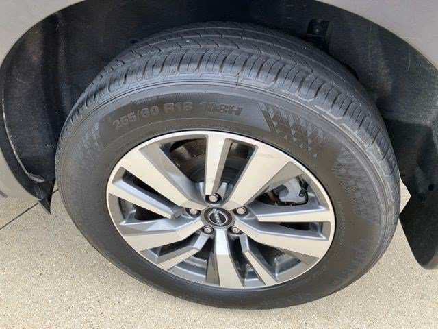 Used 2025 Nissan Pathfinder SL AWD/4WD image 28