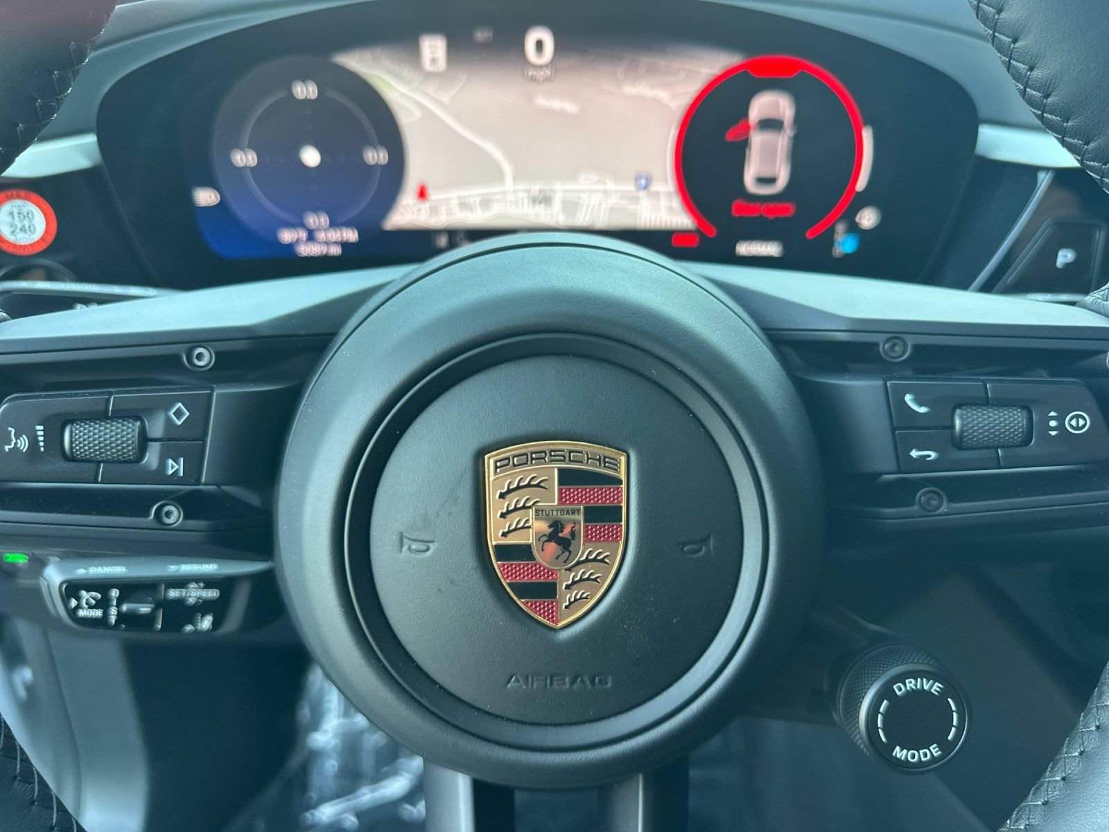 Certified 2025 Porsche Macan Electric RWD image 25