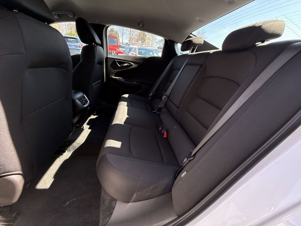 Used 2025 Chevrolet Malibu LT image 24