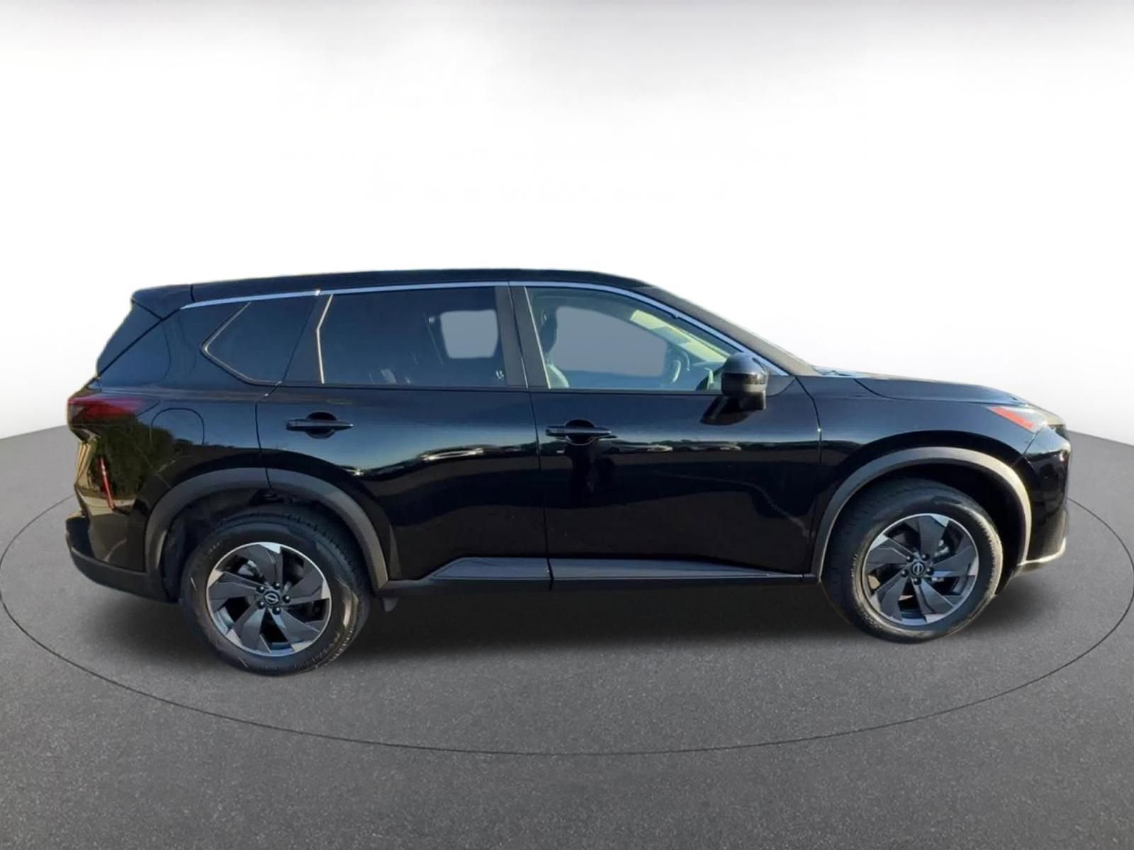 Used 2025 Nissan Rogue SV image 15