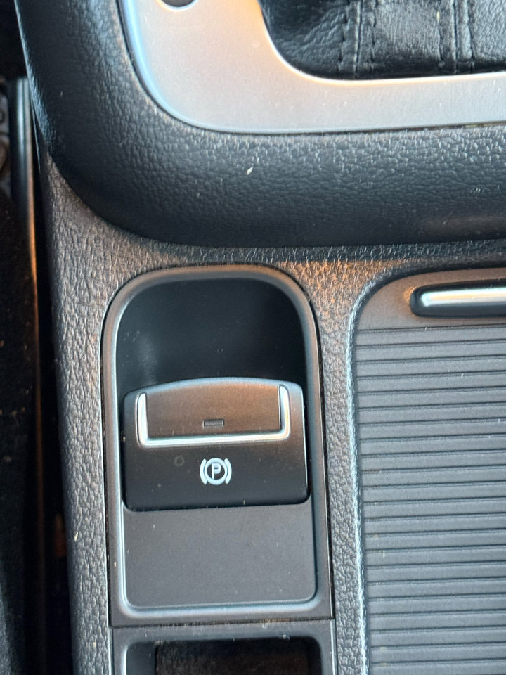 Used 2017 Volkswagen Tiguan Limited w/ Premium Package image 30