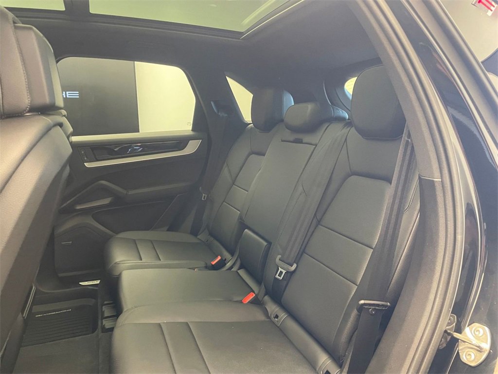 Used 2025 Porsche Cayenne image 19