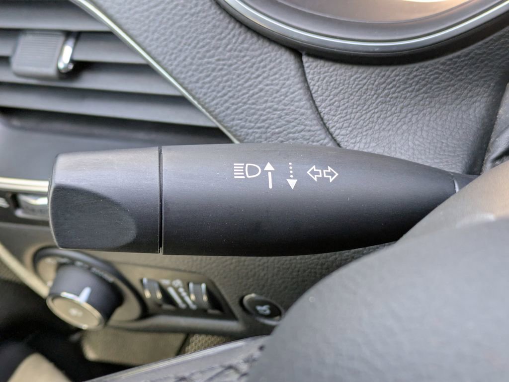 Used 2020 Jeep Cherokee Trailhawk w/ Technology Group AWD/4WD image 37