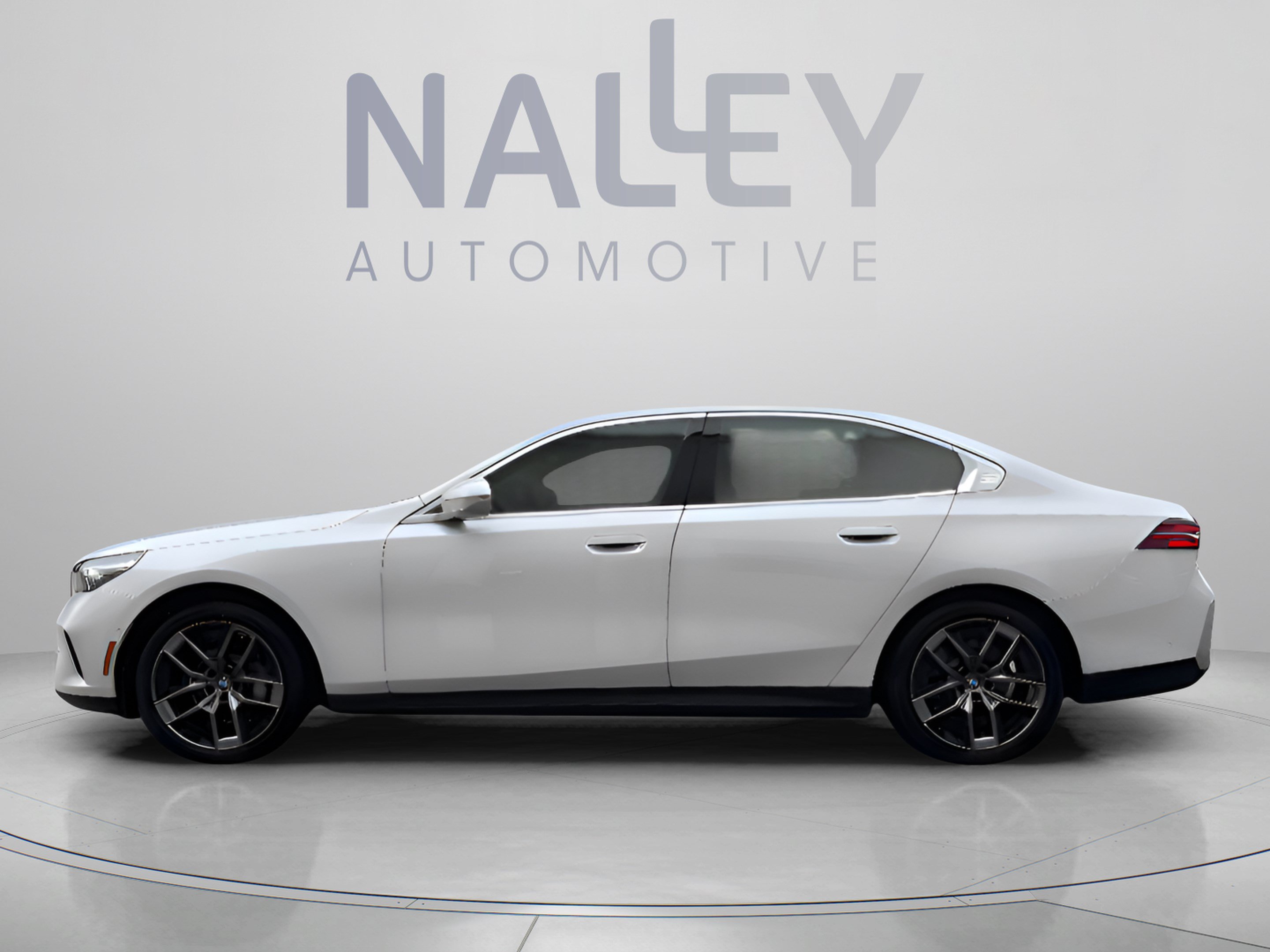 Used 2026 BMW 530i RWD image 2