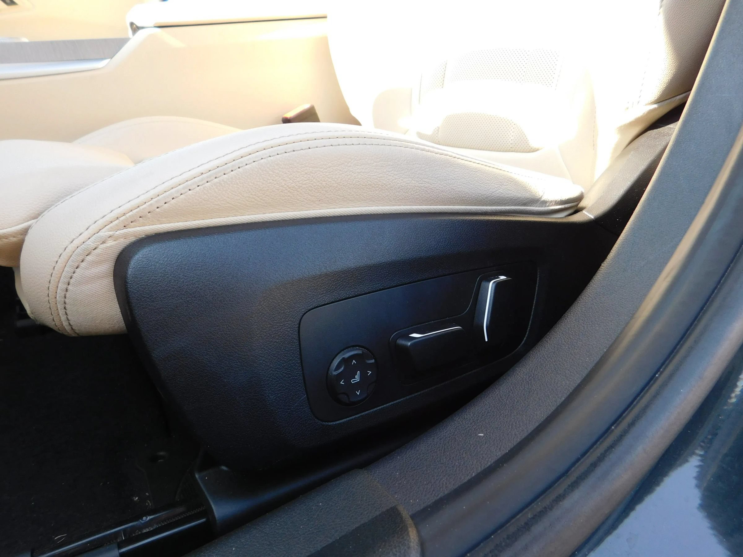 Used 2025 BMW 330i Sedan RWD image 13