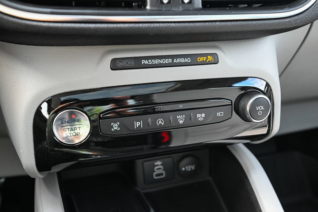 Used 2024 Ford Escape Platinum w/ Class II Trailer Tow Package AWD/4WD image 36