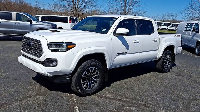 Used 2023 Toyota Tacoma TRD Sport w/ Technology Package AWD/4WD image 4