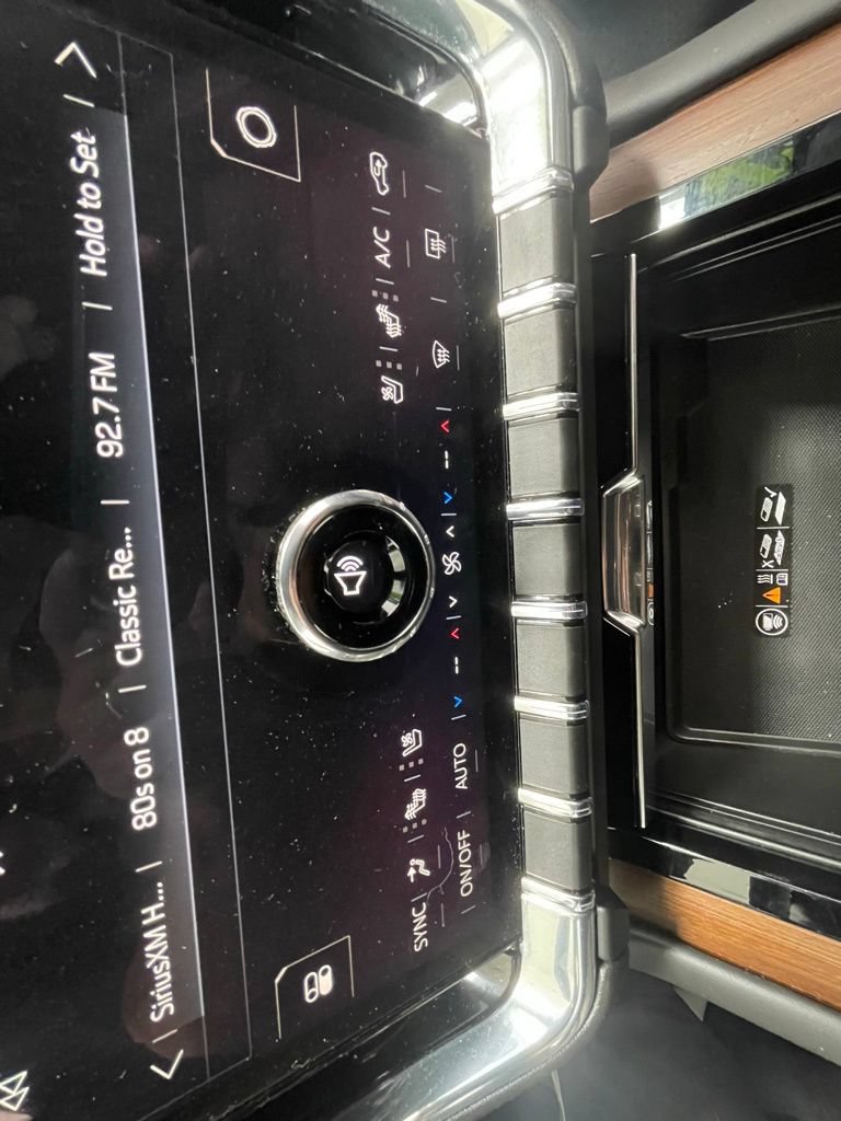Used 2025 GMC Yukon Denali AWD/4WD image 24