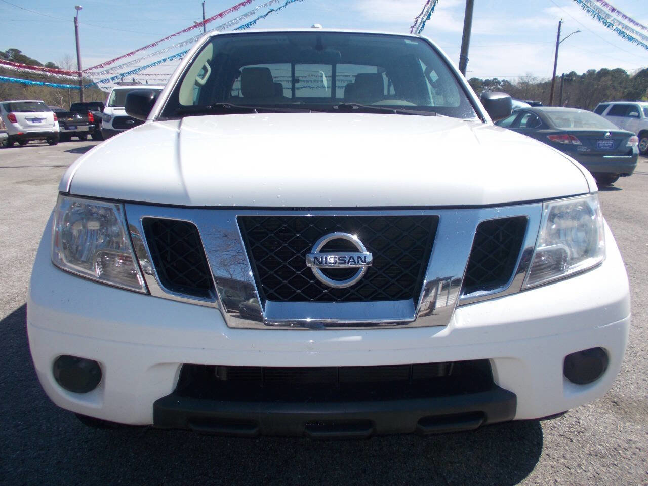 Used 2016 Nissan Frontier SV AWD/4WD image 2