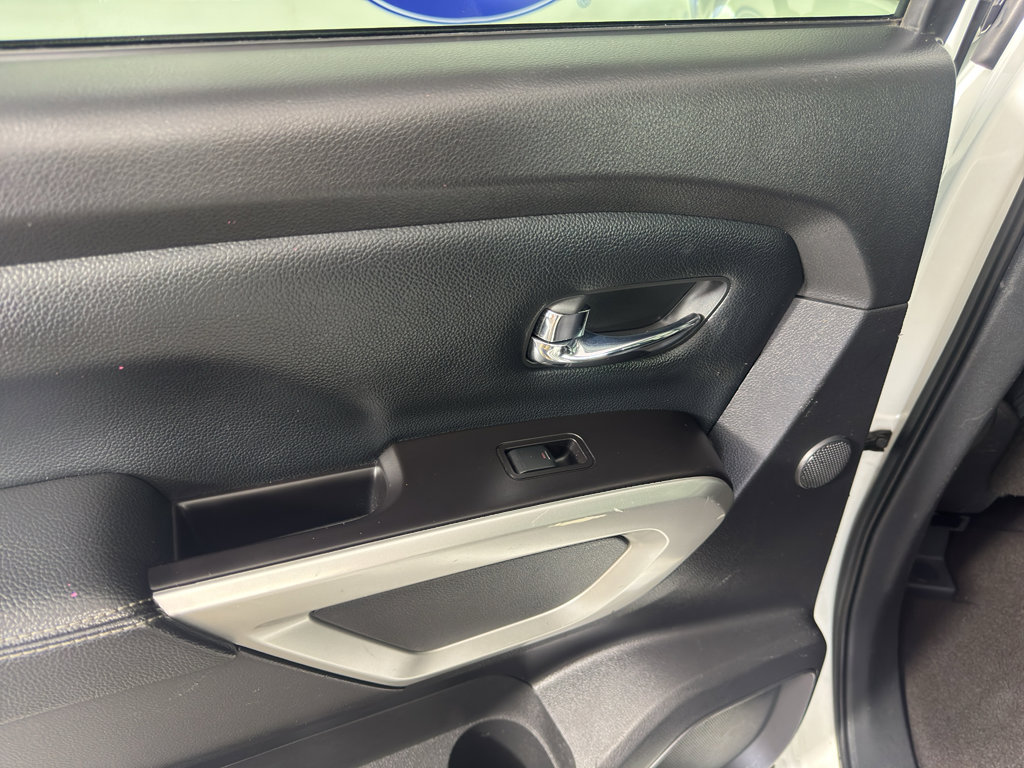 Used 2020 Nissan Titan SL w/ Moonroof Package RWD image 31