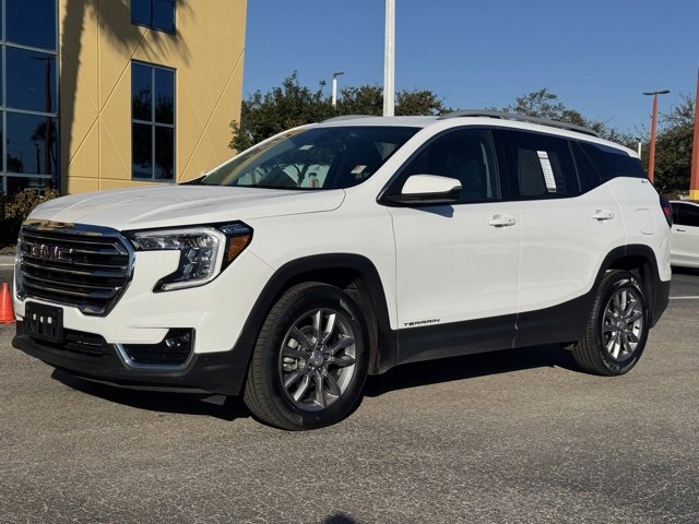 Used 2024 GMC Terrain SLT image 2