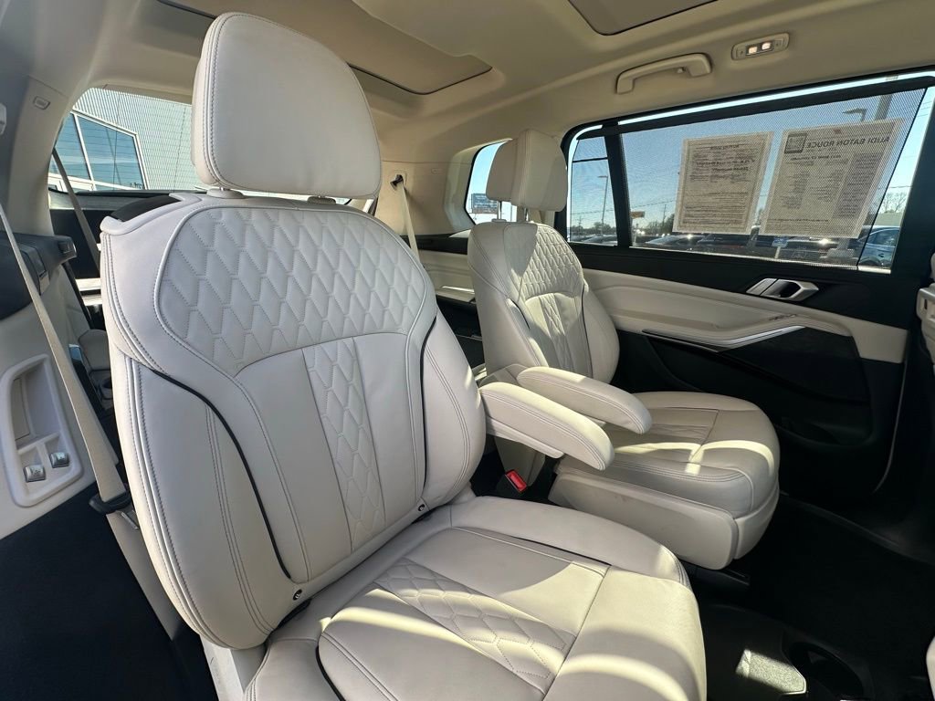 Used 2022 BMW X7 xDrive40i w/ Premium Package image 32