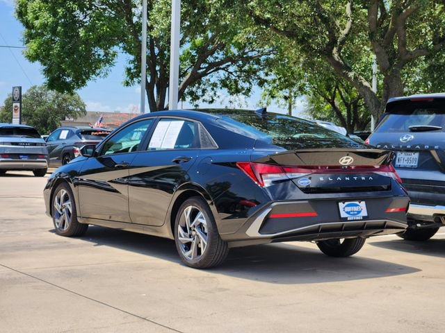Certified 2025 Hyundai Elantra Sport FWD image 4
