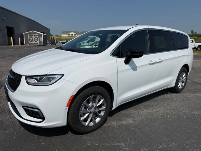 New 2026 Chrysler Pacifica Select image 1
