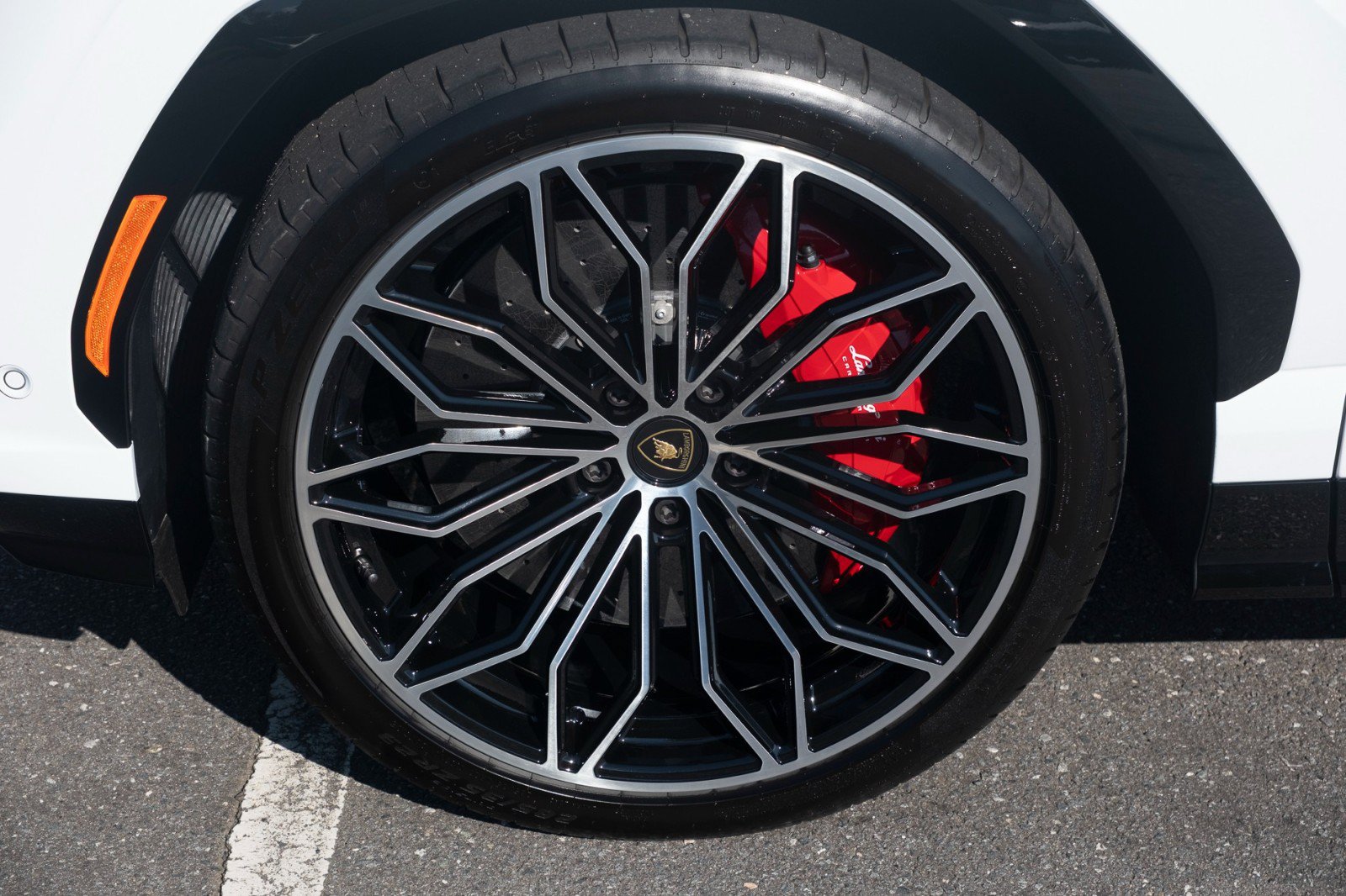 Used 2025 Lamborghini Urus SE AWD/4WD image 29