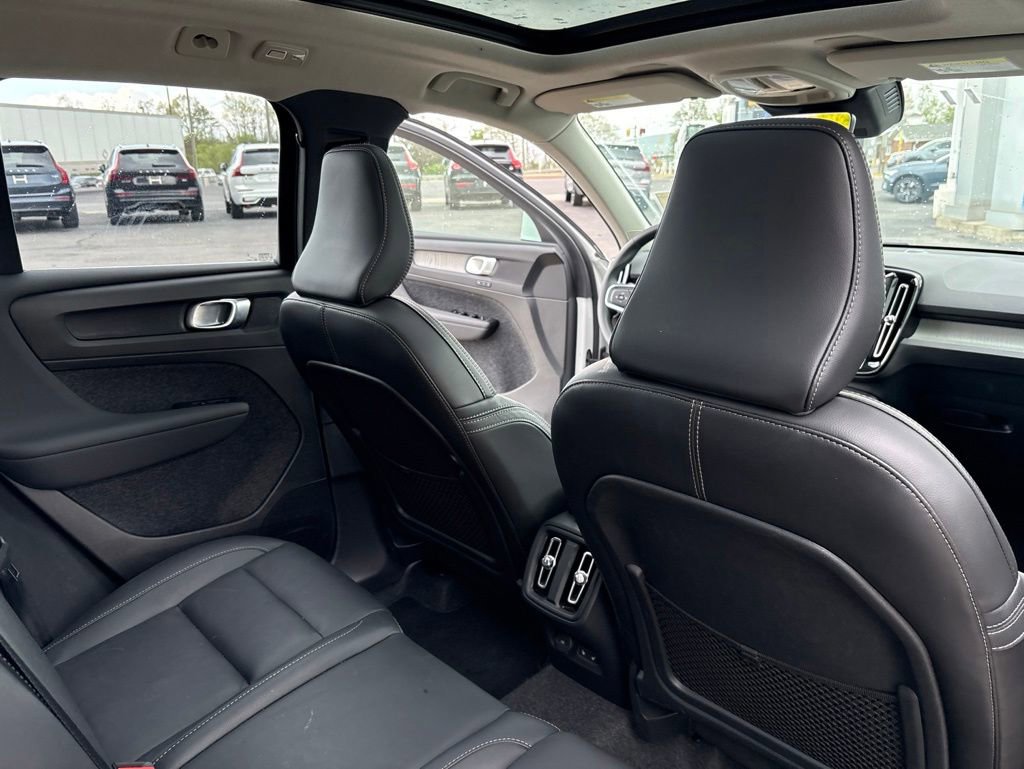 Used 2025 Volvo XC40 B5 Core AWD/4WD image 36