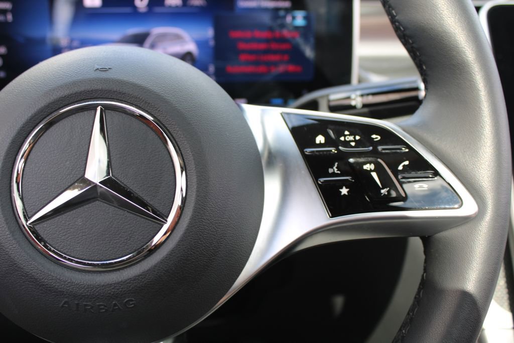 Used 2025 Mercedes-Benz GLC 300 4MATIC image 12