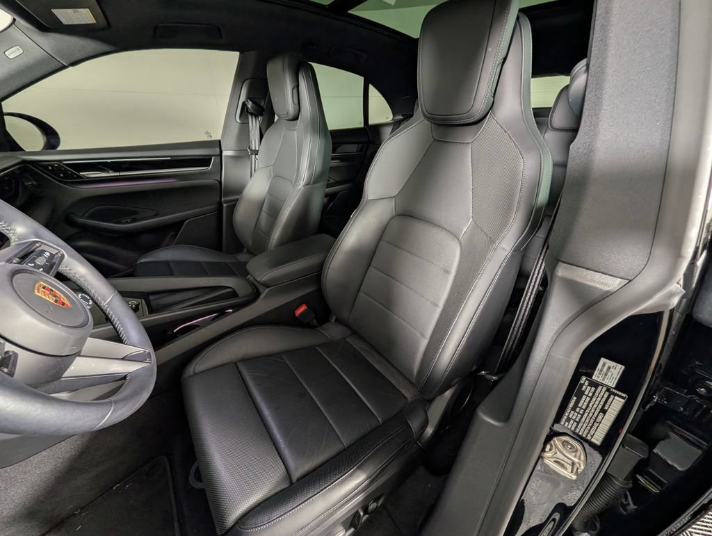 Certified 2025 Porsche Macan 4S Electric AWD/4WD image 5