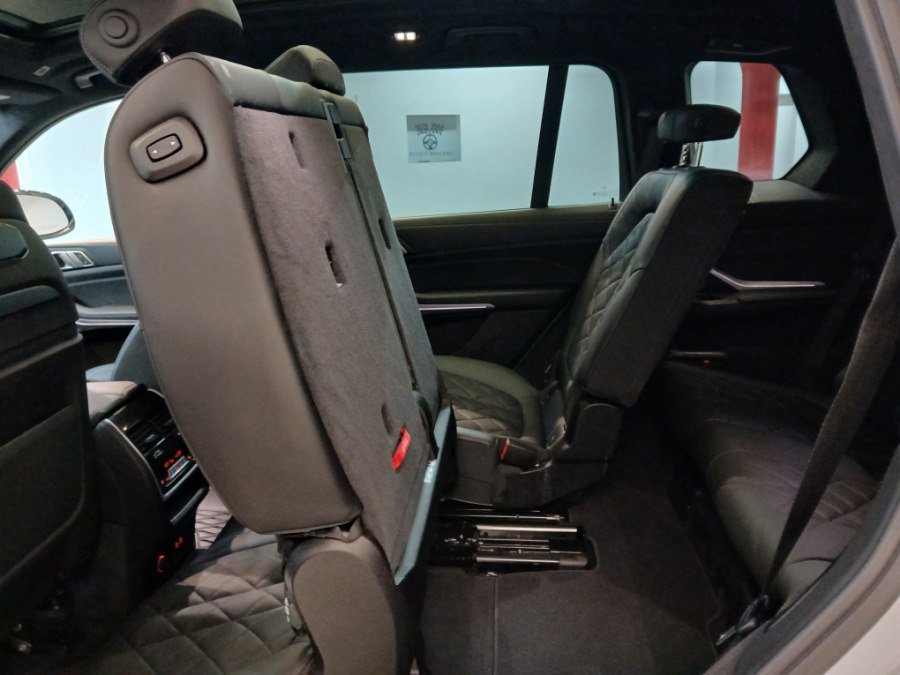 Used 2024 BMW X7 xDrive40i w/ M Sport Package image 22