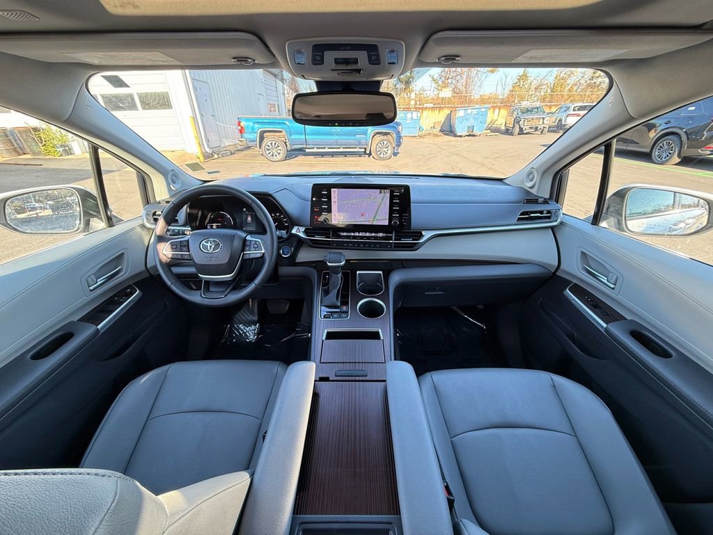 Used 2023 Toyota Sienna XLE w/ XLE Plus Package image 24