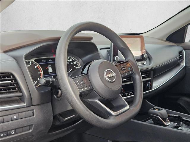 Used 2023 Nissan Rogue SV image 9