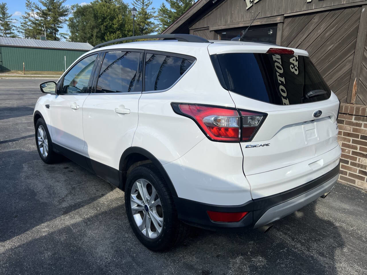 Used 2018 Ford Escape SE image 3
