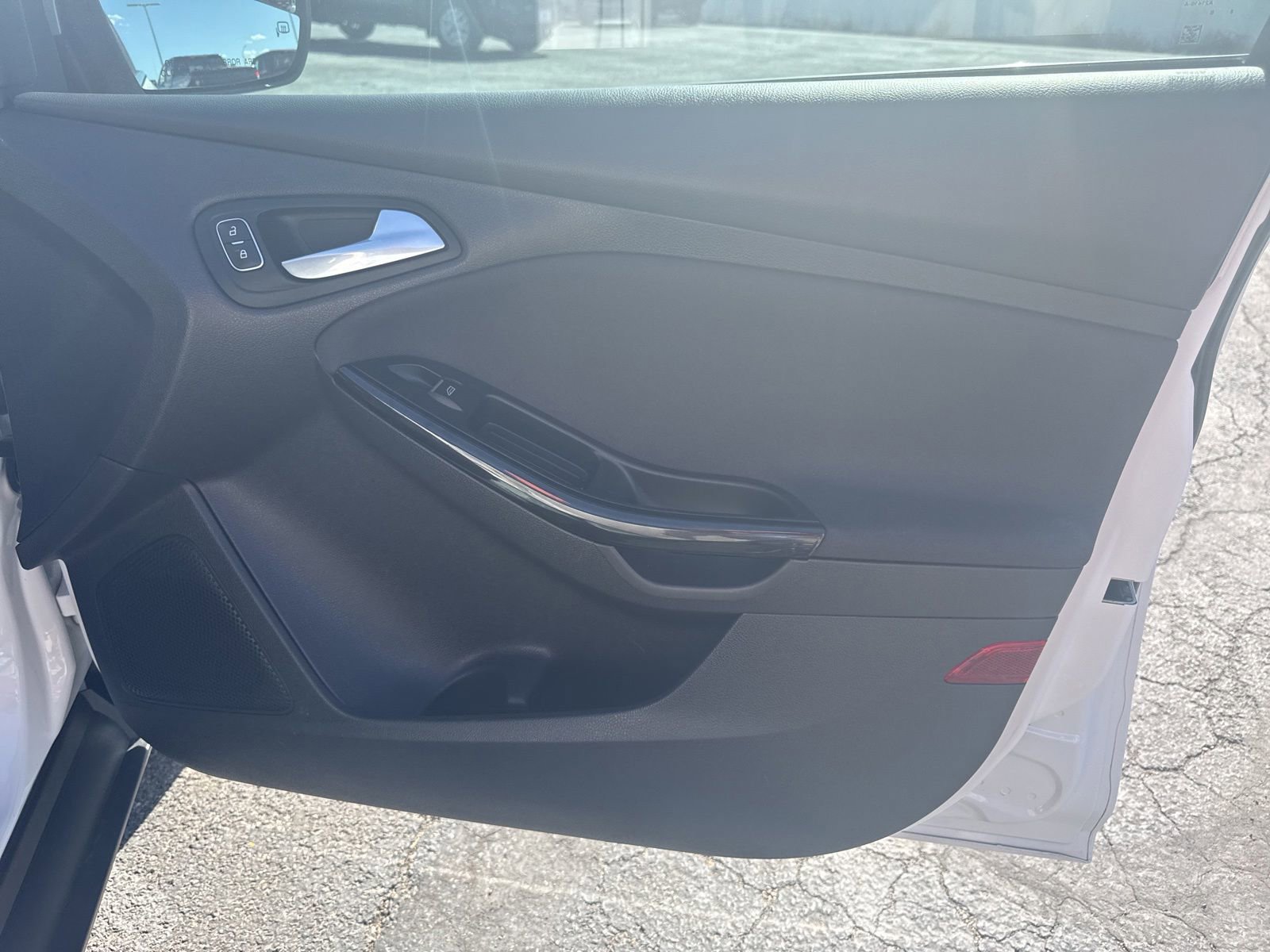 Used 2018 Ford Focus Titanium FWD image 3